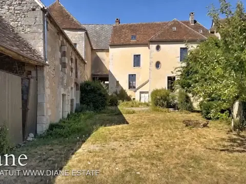Maison de bourg au coeur du triangle d'or