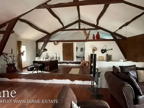 Belle maison en pierre de 320 m2 habitable sur 1 hectare de terrain 