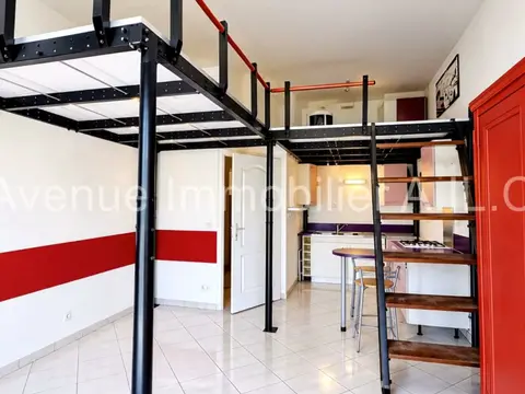 STUDIO/MEZZANINE  AVEC PARKING PRIVE. CENTRE VILLE DE MEAUX.
