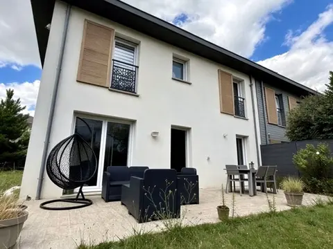 MAISON CONTEMPORAINE DE 2012. 4 CHAMBRES