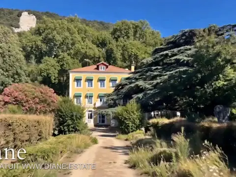 LA MUSARDIÈRE Domaine du Château du Sénateur & sa Châtaigneraie