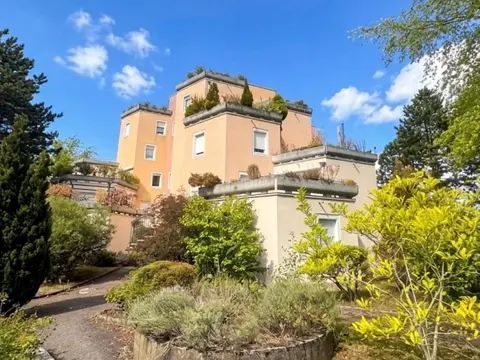 Terrasse, parking, verdure et DPE excellent !