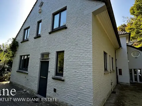 Avenue Louise – Superbe appartement semi-meublé 3 chambres avec terrasse de 30 m²