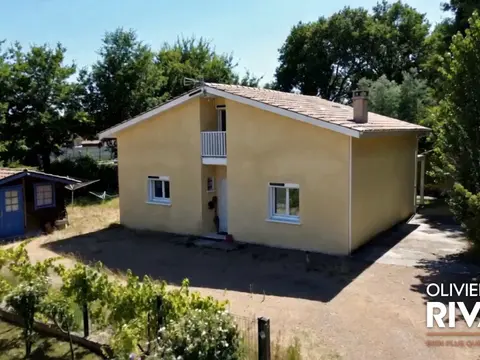 Maison familiale à vendre à Saint-Jean-d’Illac – vie de plain-pied et terrain arboré de 1 002 m²