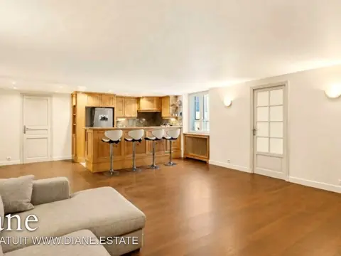 Charmant appartement 10 ème 