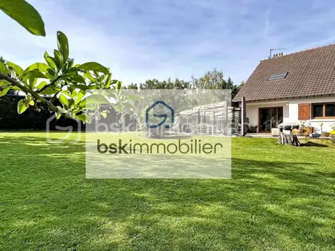 Maison familiale, 6 chambres, piscine couverte et terrain de 1 830 m²