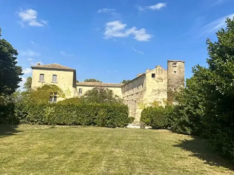 Appartemment situé dans le château de Lascours 