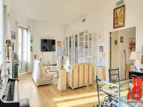 TOULON SUPERBE APPARTEMENT DE 170M CAVE ET CHAMBRE DE BONNE