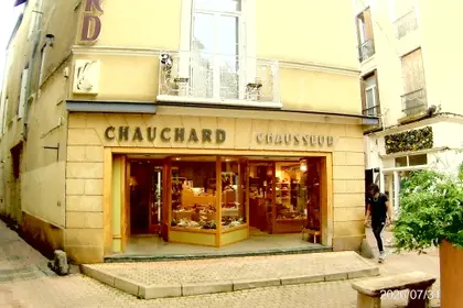 1 Rue Peyssière 12100 Millau