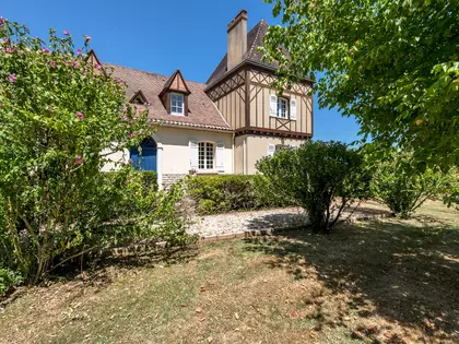 Maison périgourdine de prestige au coeur de Montpon Menesterol (33)
