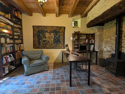 Maison de caractère avec gîte et dépendances  (2)