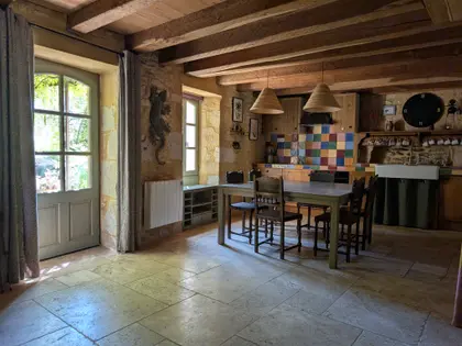 Maison de caractère avec gîte et dépendances  (18)