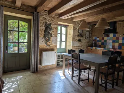 Maison de caractère avec gîte et dépendances  (1)
