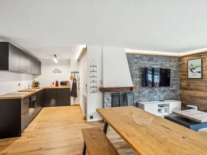 Appartement 2.5 pièces rénové au cœur de Villars (1)
