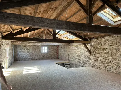 Incroyable Clos en plein coeur village (14)