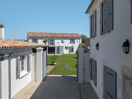 Incroyable Clos en plein coeur village (18)