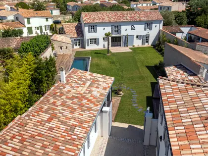 Incroyable Clos en plein coeur village (4)