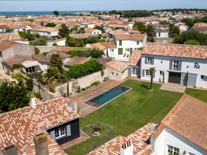 Incroyable Clos en plein coeur village (5)