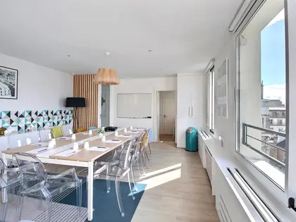 SALLE DE RÉUNION UNE MAISON BLEUE (2)