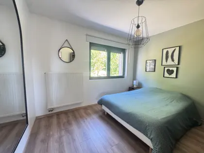 Maison rénovée et climatisée sur grand terrain arboré (7)
