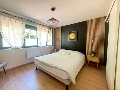 Maison rénovée et climatisée sur grand terrain arboré (9)