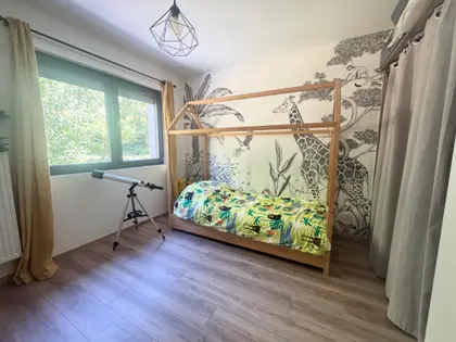 Maison rénovée et climatisée sur grand terrain arboré (8)