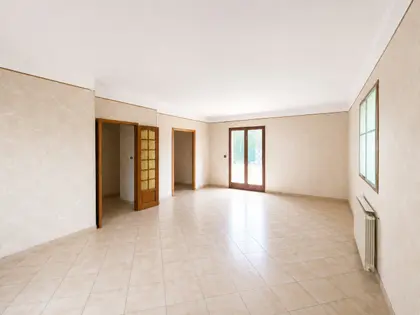 Sanary-sur-Mer – Villa familiale avec jardin, garage et fort potentiel (12)