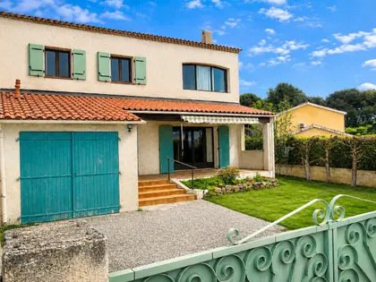 Sanary-sur-Mer – Villa familiale avec jardin, garage et fort potentiel (8)