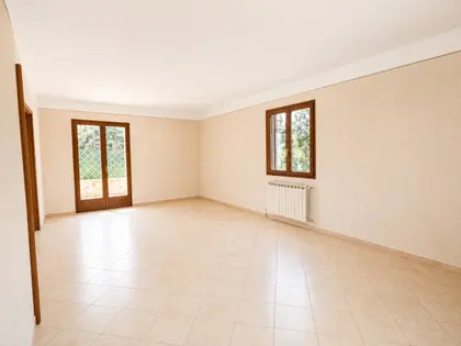Sanary-sur-Mer – Villa familiale avec jardin, garage et fort potentiel (6)