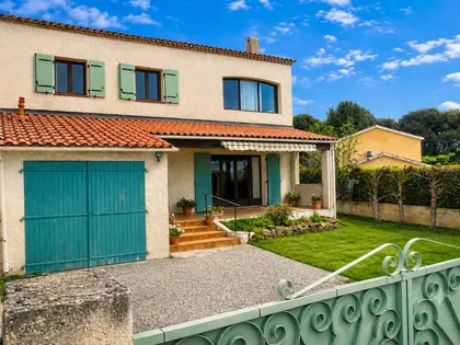 Sanary-sur-Mer – Villa familiale avec jardin, garage et fort potentiel (15)