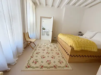 Maison de bourg au coeur du triangle d'or (8)