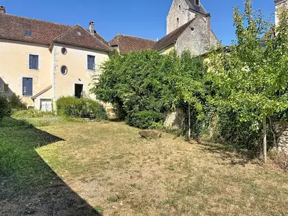 Maison de bourg au coeur du triangle d'or (22)