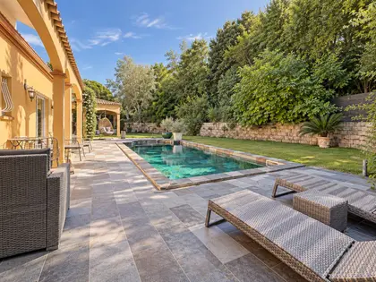 Villa with Pool & Cathedral Views (18)