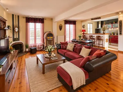 Maison de 320 m² à Le Coudray-Montceaux (6)
