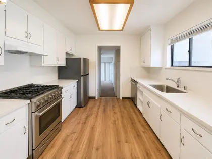 Vacant Berkeley Triplex  (7)