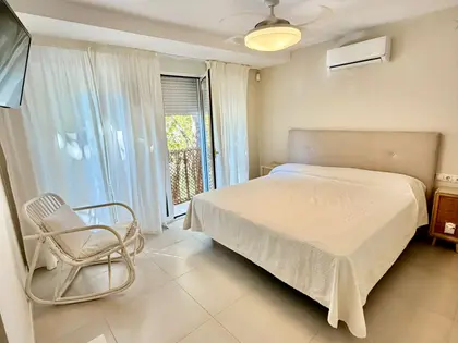 CHARMING  BEACH-SIDE LIVING IN DUNAS DE ELVIRIA, MARBELLA (17)