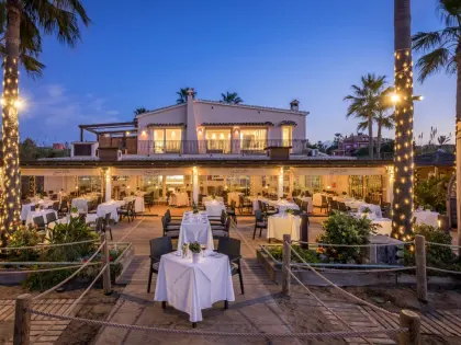 CHARMING  BEACH-SIDE LIVING IN DUNAS DE ELVIRIA, MARBELLA (2)