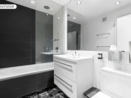 Exceptional Move-In Ready One-Bedroom Residence with Iconic Skyline Views (5)