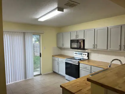 Renovated 4 Bed Home Near UTSA (9)