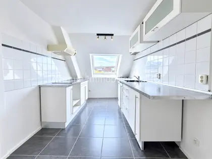 F2 DUPLEX 52 M². MEAUX HYPER CENTRE. SECTEUR CATHEDRALE. (3)