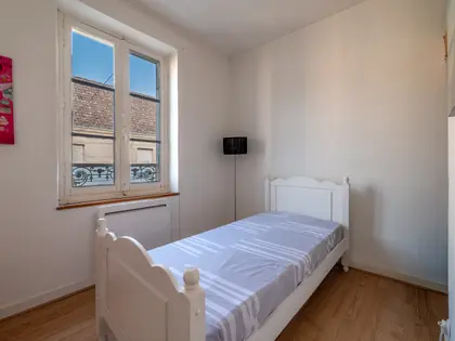 Maison de ville121 m² – 3 chambres – cour intérieure – grenier aménageable – Buzançais (16)