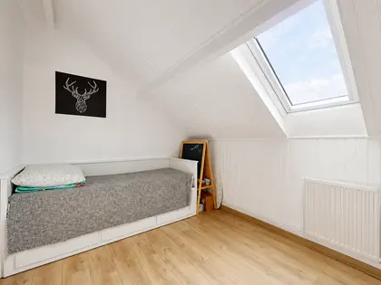 Maison individuelle rénovée – 3 chambres – Jardin, terrasse & stationnements – Houilles Main de Fer (8)