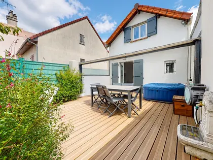Maison individuelle rénovée – 3 chambres – Jardin, terrasse & stationnements – Houilles Main de Fer (5)
