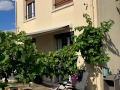 Maison de ville à rafraîchir  (1)