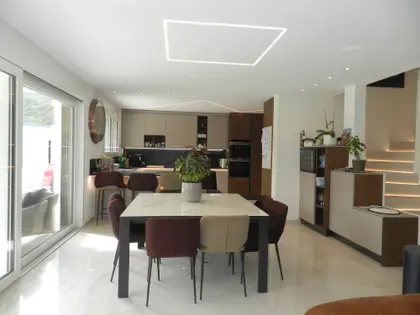 Deux villas, une seul propriété, une fois neuf pièces, une fois deux pièces et demie-et deux pièces et demie, modulable en trois pièces et demie  (8)