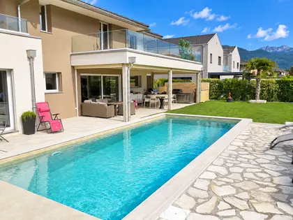 Deux villas, une seul propriété, une fois neuf pièces, une fois deux pièces et demie-et deux pièces et demie, modulable en trois pièces et demie  (1)