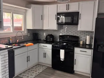 Beautiful Remodeled Townhome (3)