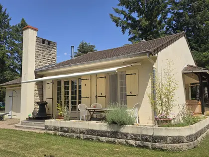 Belle propriété avec piscine et accès à la Loire (7)