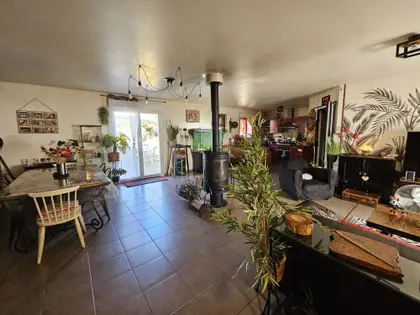 Maison entre ville et campagne (1)