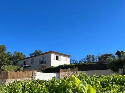 Maison / Villa • Ouest, Cogolin (27)